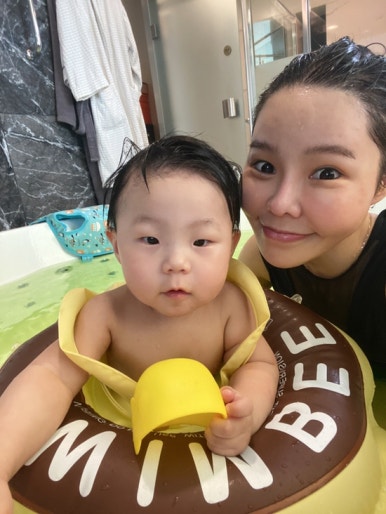 오원장의 육아일기: 스위마바 목튜브부터~ 스윔비 유아 튜브 , 구명조끼, 뽀로로 보행기 튜브까지 시기별 사용추천! &hearts;준수는 물놀이를 좋아해&hearts; 관련 이미지 55