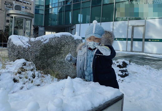 겸둥이 준수의 첫 눈놀이☃️❄️☃️🐥 관련 이미지 28