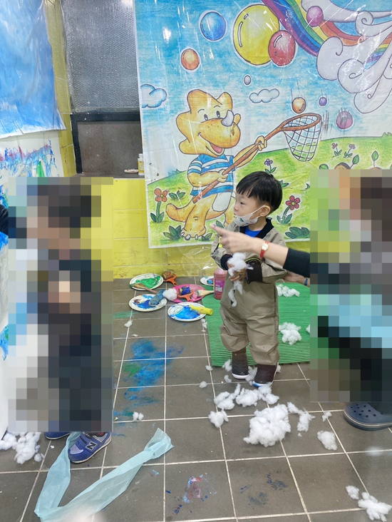 요미요미 반포교육원 : 25개월 3세아기  준수의 요미요미 퍼포먼스 미술수업 , 유아미술 관련 이미지 23