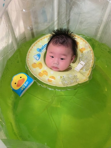 오원장의 육아일기: 스위마바 목튜브부터~ 스윔비 유아 튜브 , 구명조끼, 뽀로로 보행기 튜브까지 시기별 사용추천! &hearts;준수는 물놀이를 좋아해&hearts; 관련 이미지 29