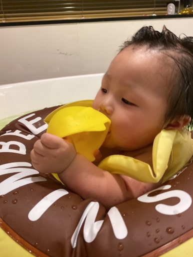 오원장의 육아일기: 스위마바 목튜브부터~ 스윔비 유아 튜브 , 구명조끼, 뽀로로 보행기 튜브까지 시기별 사용추천! &hearts;준수는 물놀이를 좋아해&hearts; 관련 이미지 50