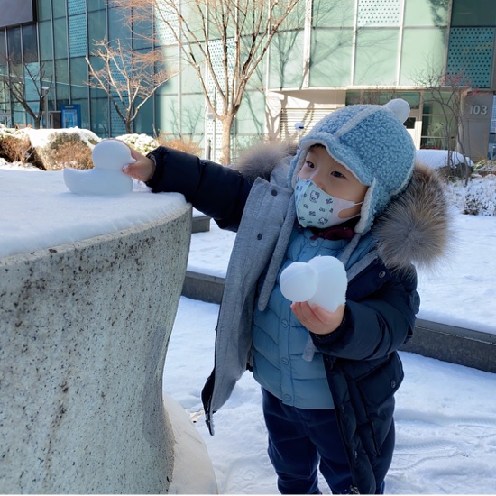 겸둥이 준수의 첫 눈놀이☃️❄️☃️🐥 관련 이미지 14