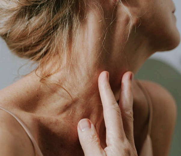 바이리즌 목주름 스킨부스터로 목주름 관리 관련 이미지 1