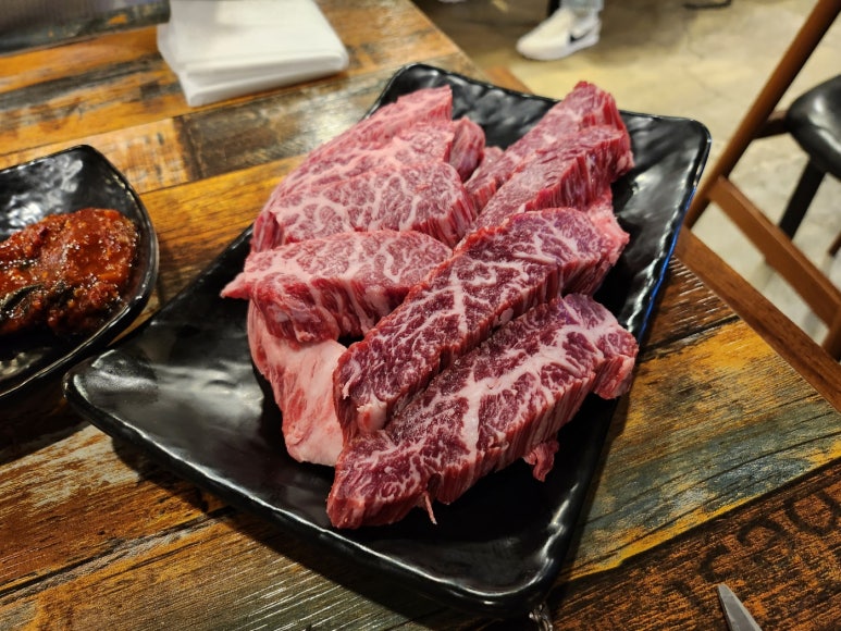 [신사동 한우 맛집] 신비갈비살 - 가성비 최고의 가로수길 한우 갈비살 현주엽 맛집. 주차 가능. 관련 이미지 13