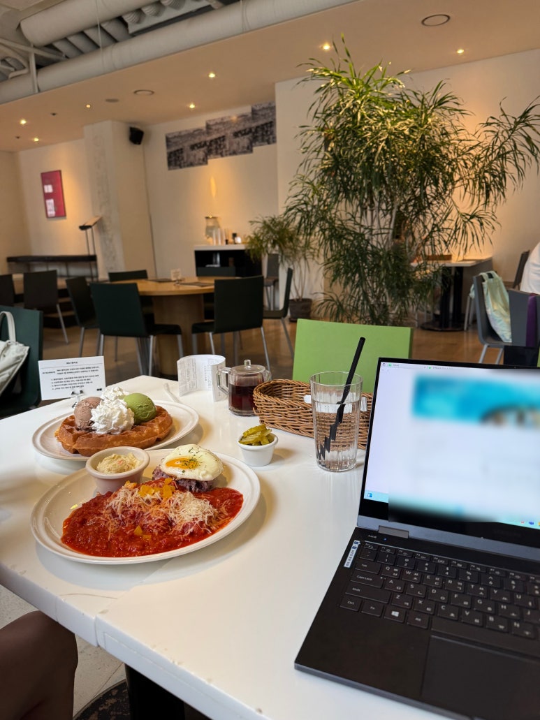 [광화문 맛집] 카페 이마 - 추억의 일본식 함박스테이크와 아이스크림 와플 맛집! 점심먹기 좋은 곳 추천. 관련 이미지 15