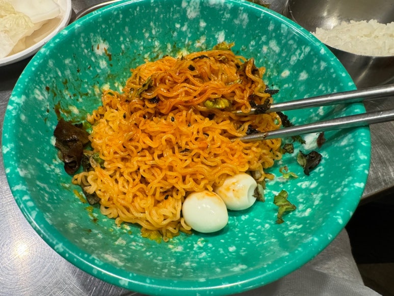 [남영역 맛집] 열정도 고깃집 - 김치찌개 맛있는 삼각지 숙성삼겹살 블루리본서베이 맛집. 모임장소추천. 콘치즈 서비스! 관련 이미지 21