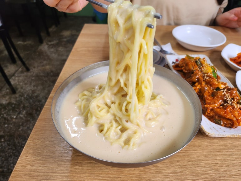 [삼각지 맛집] 진미식당 - 남자는 콩국수 곱빼기! 모든메뉴 정복. 주문팁. 백년가게 & 성시경 먹을텐데. 내돈내산 웨이팅 후기. 관련 이미지 11