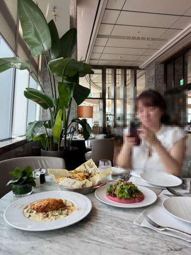 [시그니엘 서울 더라운지] - 잠실 브런치 맛집. 시그니엘 클럽 10% 할인. 발렛 신용카드. 롯데호텔 서울 비교. 롯데호텔멤버십 트레비 클럽. 관련 이미지 15