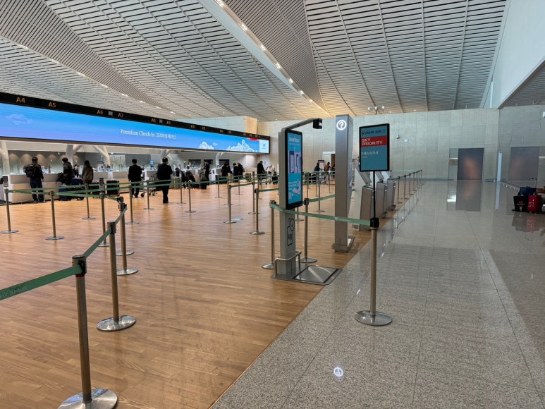 Korean Air First Class vs. Prestige Class – KE907 and KE908 Incheon–London B777-300ER Booking, Seat Recommendations, First Lounge, and SkyTeam Mileage Flight Review image 14