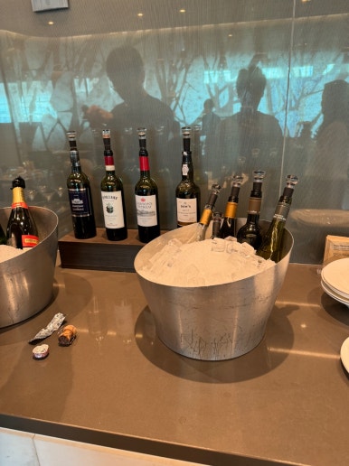 Korean Air First Class vs. Prestige Class – KE907 and KE908 Incheon–London B777-300ER Booking, Seat Recommendations, First Lounge, and SkyTeam Mileage Flight Review image 24