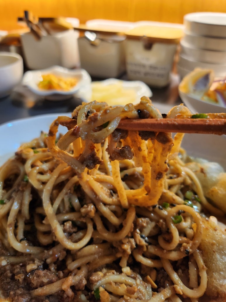 ★★★★☆ [신촌 탄탄면] 정육면체 - 신촌 유일의 미슐랭 맛집. 홍탄, 깨부수면과 유린기.. 시그니처 메뉴를 모두 먹어보다. 관련 이미지 17