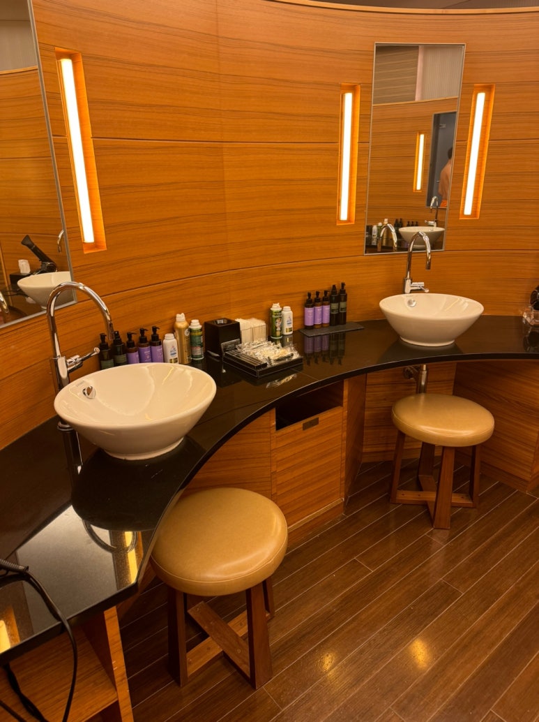 콘래드 도쿄 크리스마스 시즌 호캉스 - 롯데 힐튼 아너스 다이아몬드, 해피아워, 조식, 이그제큐티브 라운지, 수영장, 사우나. (1) 관련 이미지 44