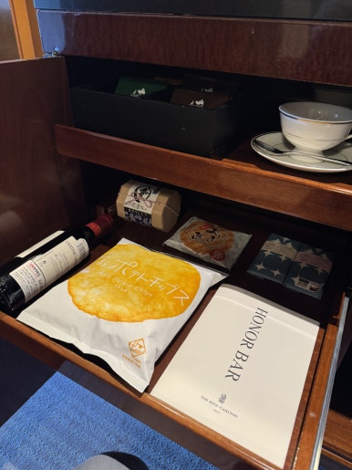 [The Ritz-Carlton, Tokyo] The Standard for a Classic High-End Hotel. A review of a Roppongi hotel with a great skyline view from the window, plus the pool, lounge, and more. image 22