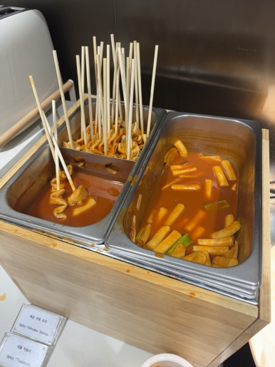 김포국제공항 스카이 허브 라운지. 국민카드 헤리티지 리저브로 동반2인까지 입장 가능!! 관련 이미지 10