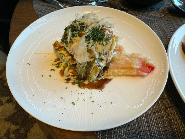 콘래드 오사카 호캉스의 모든 것 - 현아플, 힐튼 아너스 골드, 조식, 라운지, 레스토랑, 수영장, 사우나. Adieu 2023. (2) 관련 이미지 16