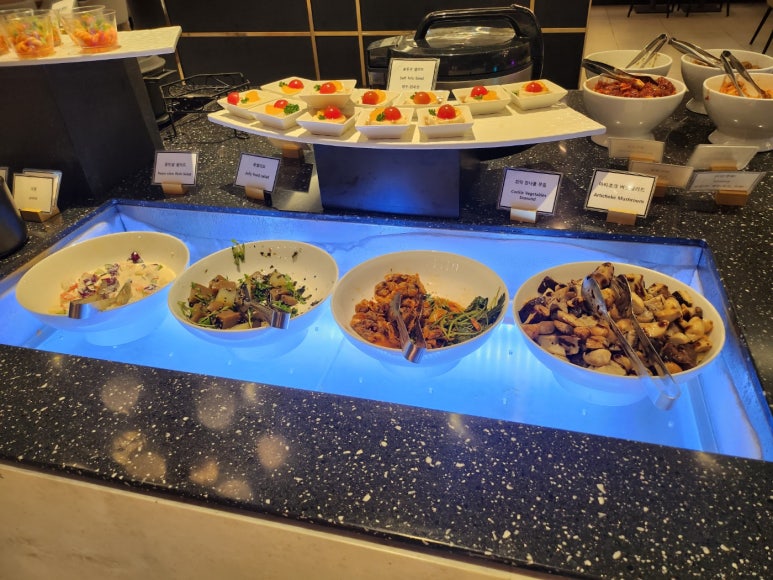 마티나골드 인천공항 제2터미널 위치/메뉴/가격/신용카드추천/콘센트 이용후기. 베브5 사용함. 만원의행복 행사중. 관련 이미지 17