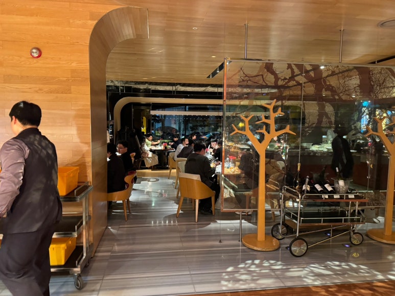 [롯데호텔서울 맛집] 라세느 - 12월 회식 장소 추천. 새로운 트레비클럽 다이닝 할인 받아 싸게먹기. 메뉴 공략!! 롯데다이아몬드카드 발렛주차. 관련 이미지 9