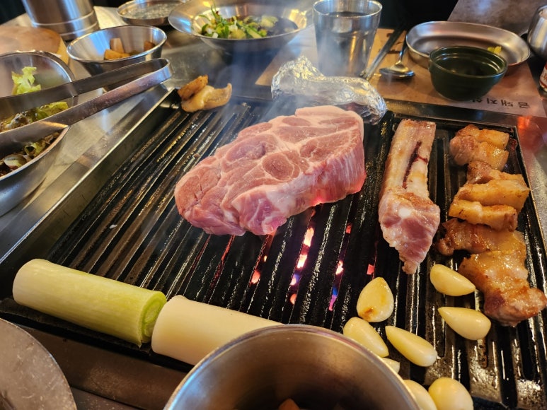 [약수역 고기집] 금돼지식당 - 서울 3대고기집. 남자 셋이 메뉴 다 먹어보기 + 하이볼. 토요일 점심 웨이팅 후기. 관련 이미지 25