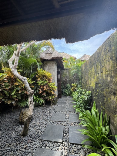 불가리 발리 - 인생 최고의 휴양지. 장동건 부부 신혼여행 인도양 오션뷰 풀빌라 추천. 메리어트 플래티넘 호캉스. 룸서비스/조식/야외수영장/레스토랑 후기. 관련 이미지 1