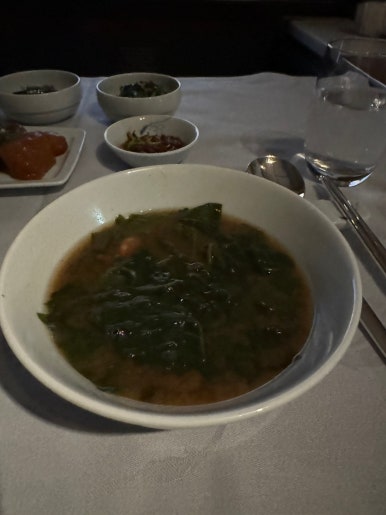 Korean Air First Class vs. Prestige Class – KE907 and KE908 Incheon–London B777-300ER Booking, Seat Recommendations, First Lounge, and SkyTeam Mileage Flight Review image 63