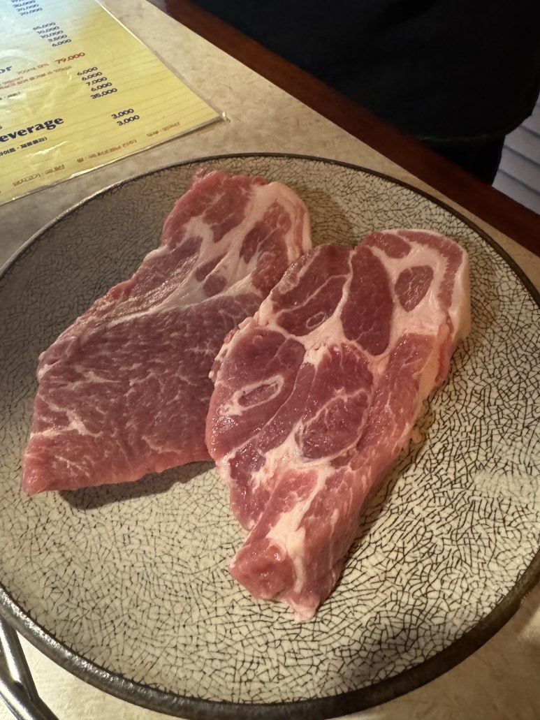 [신사역 맛집] 꿉당 - 미쉐린 빕구르망, 블루리본서베이에 빛나는 목살, 오겹살, 트러플 짜파게티. 관련 이미지 13