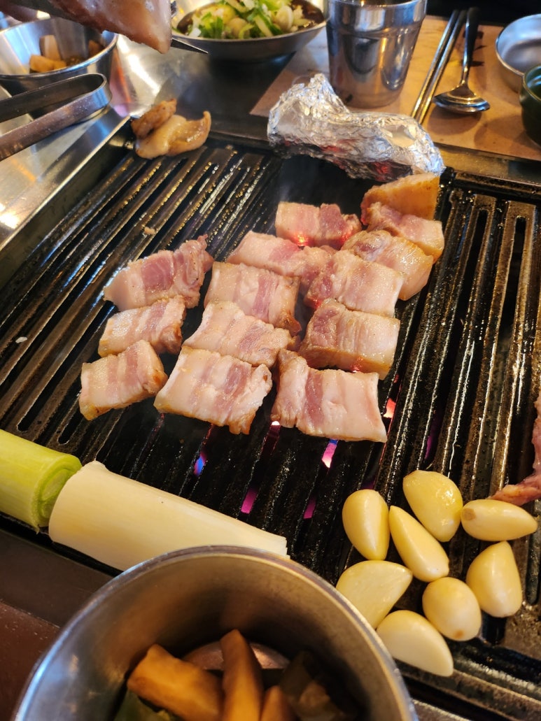 [약수역 고기집] 금돼지식당 - 서울 3대고기집. 남자 셋이 메뉴 다 먹어보기 + 하이볼. 토요일 점심 웨이팅 후기. 관련 이미지 17