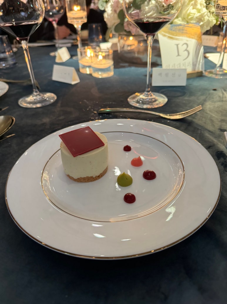 시그니엘 부산 결혼식 참석 후기. 세상 멋있는 결혼식장! 프렌치 코스요리 식사 후기. (feat. 허각 축하공연) 관련 이미지 41