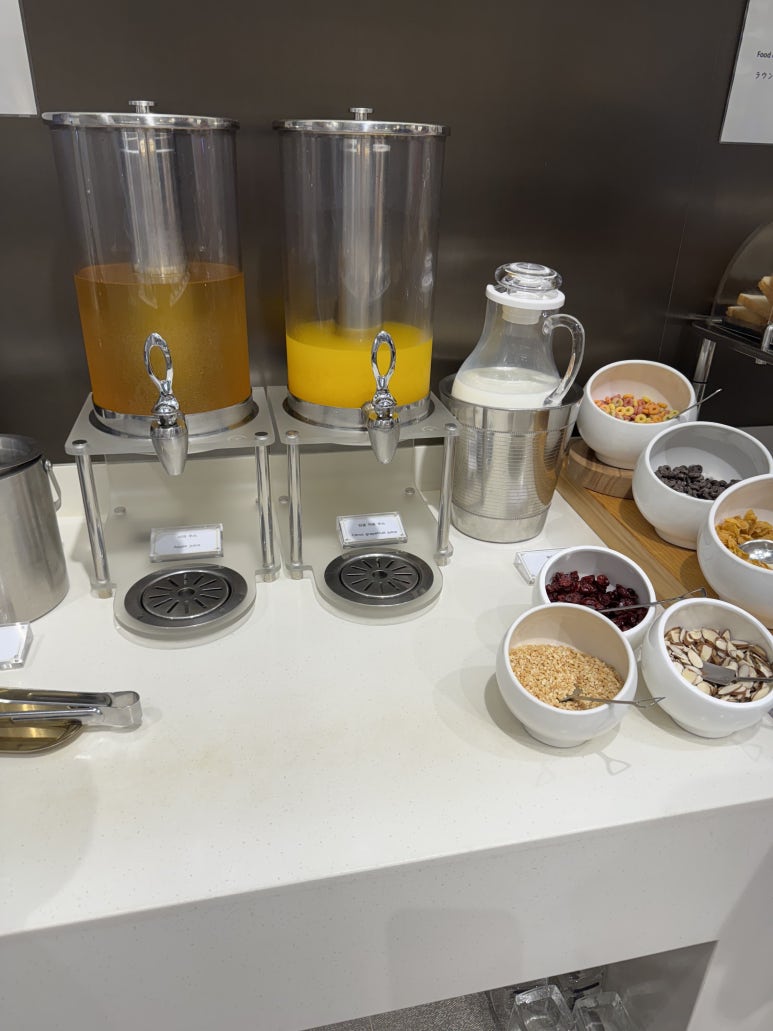 김포국제공항 스카이 허브 라운지. 국민카드 헤리티지 리저브로 동반2인까지 입장 가능!! 관련 이미지 13