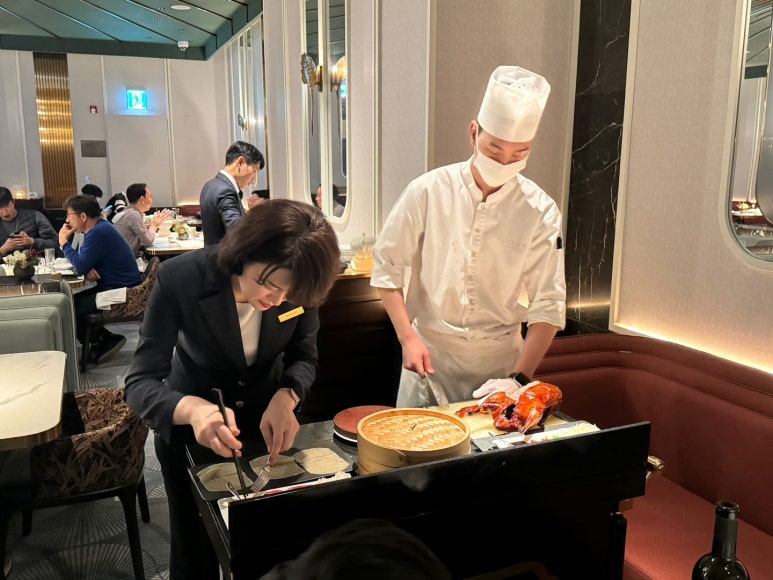 [조선팰리스 맛집] 더그레이트 홍연 - 최고의 북경오리 맛집. 유유안, 쥬에와 비교! 역삼역 가족모임 장소추천. 클럽조선 멤버십 활용하기. 관련 이미지 14