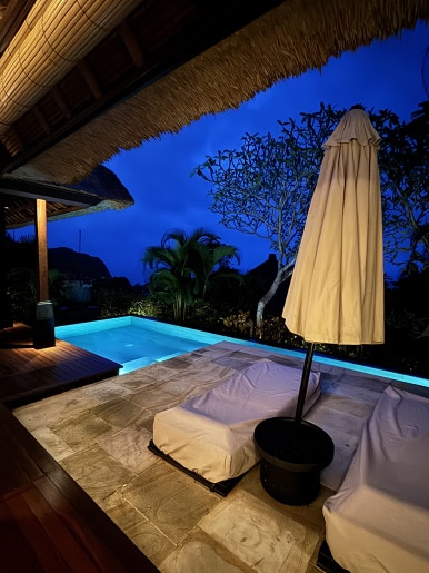 불가리 발리 - 인생 최고의 휴양지. 장동건 부부 신혼여행 인도양 오션뷰 풀빌라 추천. 메리어트 플래티넘 호캉스. 룸서비스/조식/야외수영장/레스토랑 후기. 관련 이미지 63