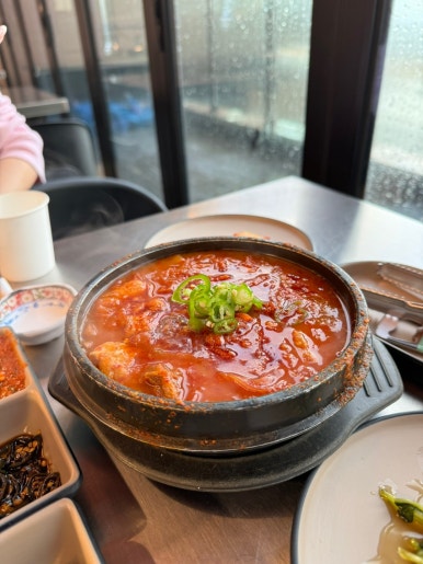 [제주공항 근처 맛집] 고기장 - 숙성 제주흑돼지 인생맛집. 제주도 흑돼지 오션뷰 맛집. 재방문의사 가득함. 관련 이미지 2