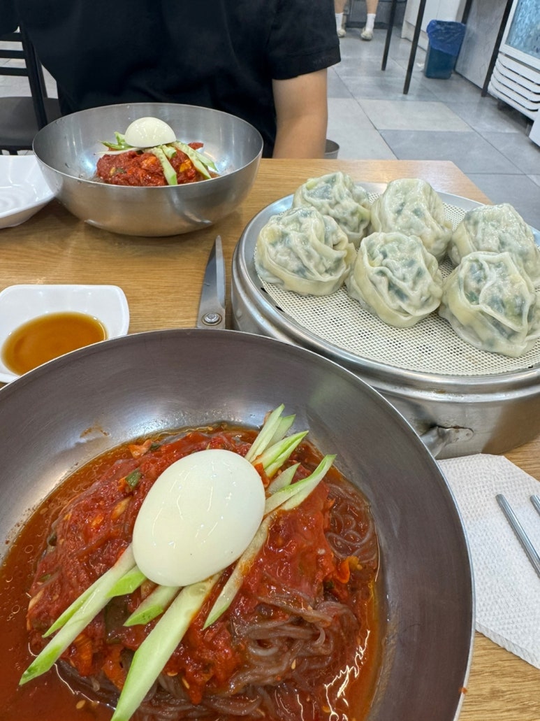 [남영동 맛집] 오복함흥냉면 - 백종원 골목식당 극찬의 숙대 냉면 맛집. 회냉면과 만두 순삭후기. 관련 이미지 11