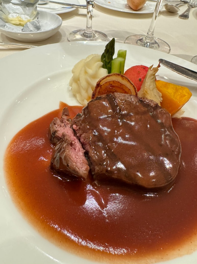 치과용 3M 신제품 런칭 행사에 초청되어, 신라호텔 영빈관 디너코스와 함께. 3M RelyX Universal. 관련 이미지 24