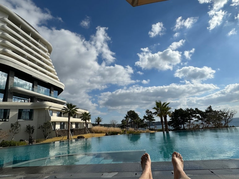 현대카드 호텔위크07 - 파르나스 호텔 제주 디럭스 킹 후기. 콘페티 조식과 중식 비교. 제주 최고의 풀장 인피니티풀 낮과 야경! (1) 관련 이미지 35