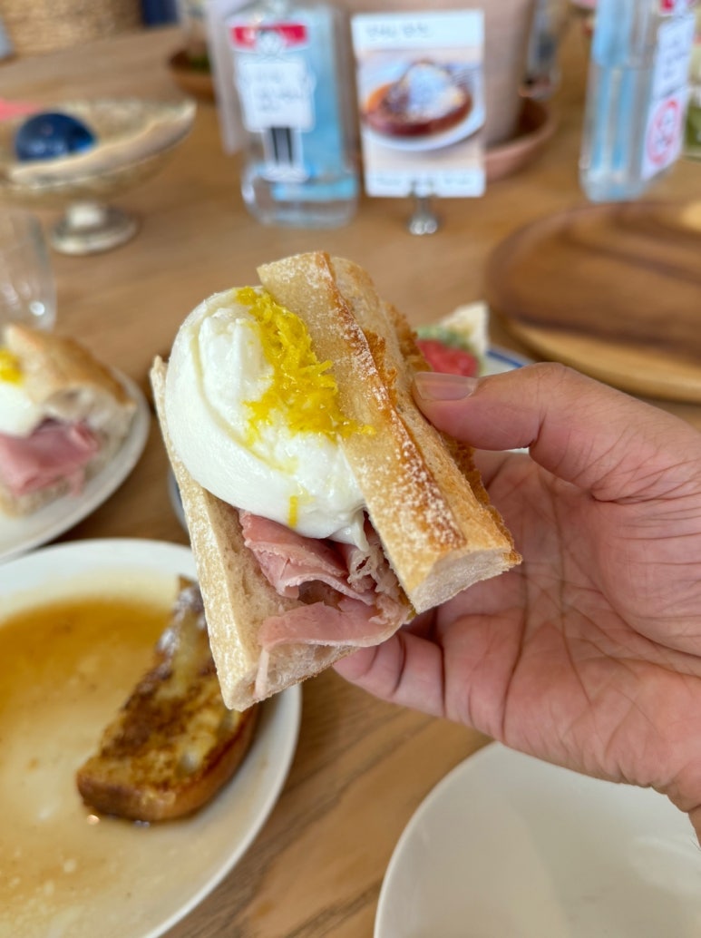 [삼각지 맛집] 카데뜨 - 바게뜨가 맛있는 프렌치 브런치 카페. 전쟁기념관 잠봉 부라타 맛집. 관련 이미지 21