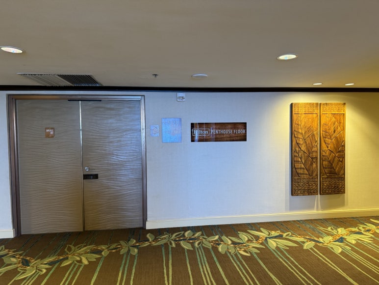 힐튼 하와이안 빌리지 와이키키 비치 리조트의 모든 것. 현아플 포인트숙박, 힐튼 아너스 골드, 룸 업그레이드, 크레딧, 라군, 불꽃놀이 등. 관련 이미지 3