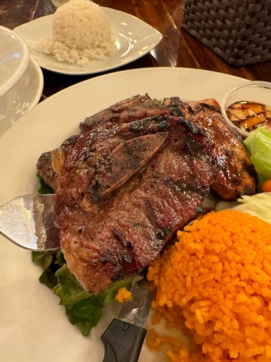 [괌 스테이크 맛집 정복] - 루비튜즈데이, 롱혼스테이크, 쓰리스퀘어. 현지인 추천 내돈내산 간단비교. 관련 이미지 1