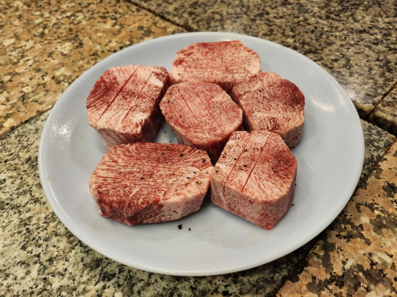 [남영동 소고기] 초원 - 우설, 등심주물럭, 김치볶음밥 줄서는 식당 맛집. 깔끔한 데이트코스 추천. 주차 팁. 관련 이미지 13