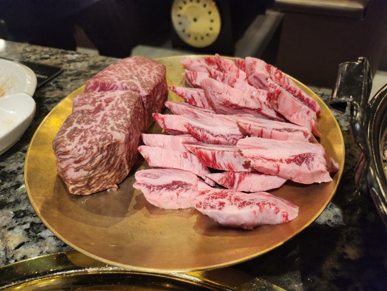 [교대역 맛집] 감돈 - 숙성목살 맛집. 와인을 곁들일 수 있는 돼지고기 맛집. 관련 이미지 2