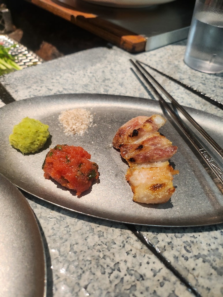 [이대서울병원 맛집] 산청숯불가든 - 마곡을 평정한 돼지고기 맛집. 메뉴를 정해드리겠습니다; 소금구이, 고초장구이 훌륭함. 주차가능. 관련 이미지 18