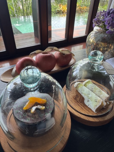 불가리 발리 - 인생 최고의 휴양지. 장동건 부부 신혼여행 인도양 오션뷰 풀빌라 추천. 메리어트 플래티넘 호캉스. 룸서비스/조식/야외수영장/레스토랑 후기. 관련 이미지 46