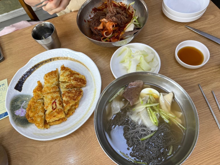 [연희동 맛집] 청송본관함흥냉면 - 맛있는녀석들 비빔냉면 맛집. 녹두전도 맛있는 서대문구 블루리본서베이. 관련 이미지 18