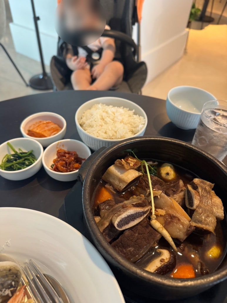 [안다즈 서울 맛집] 조각보 - 스파게티와 갈비찜 그리고 망고빙수 내돈내산 후기. 현아플 비마게 그리고 신한카드 더베스트+ 로 반값에 아기의자와 호텔 발렛 나들이! 관련 이미지 22