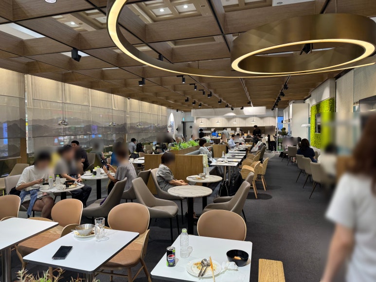 김포국제공항 스카이 허브 라운지. 국민카드 헤리티지 리저브로 동반2인까지 입장 가능!! 관련 이미지 2