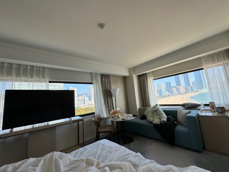 웨스틴조선 부산 - 새로단장한 해운대오션뷰 호텔. 클럽조선 플래티넘 100배 이용하기. 디럭스 비치 킹 + 수영장 + 발렛주차 후기. (feat. 그랜드조선 부산) 관련 이미지 20