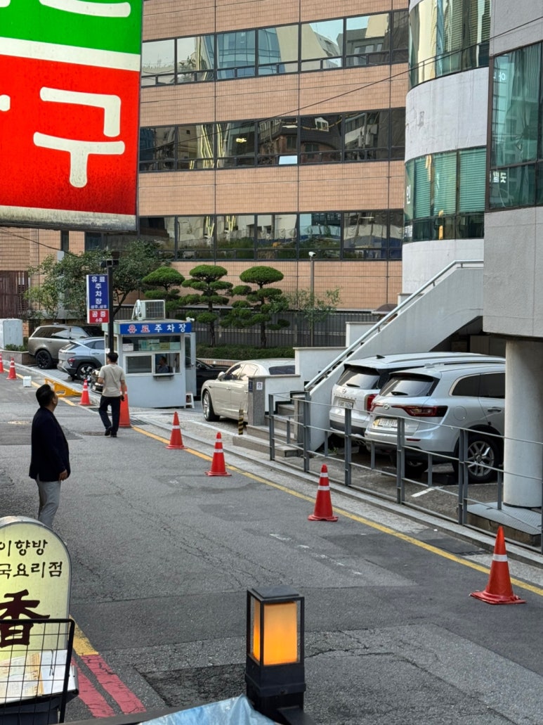[신사역 맛집] 아구본가첨벙 신사본점 - 블루리본 서베이 스티커 12개 백년가게. 아구찜 중 사이즈와 간장게장 1마리 먹어본 후기. 관련 이미지 5