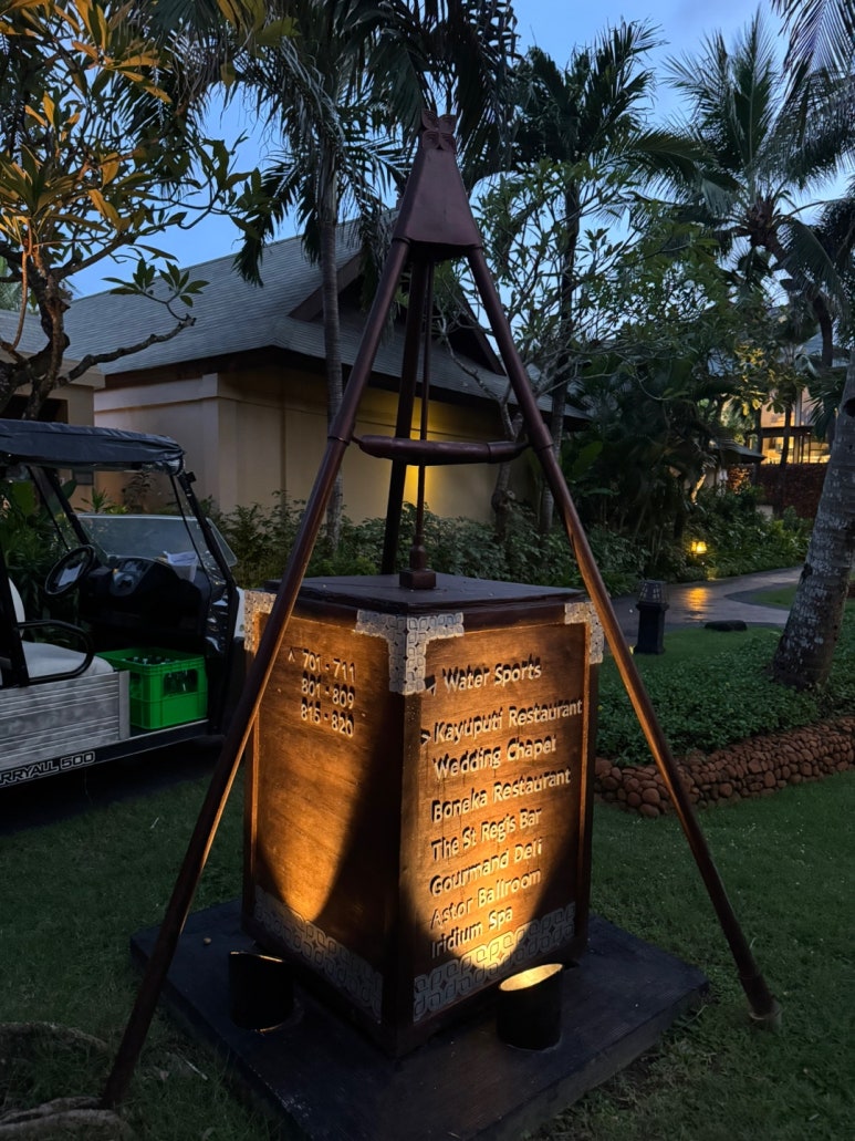 세인트레지스 발리 - 플래티넘 풀빌라 스위트 업그레이드 후기. 신혼여행 호텔 추천. 프라이빗 해변, 라군, 밤공연, 조식, 디너. 관련 이미지 45