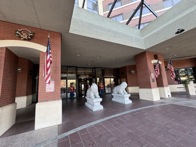 [용산미군부대] GREENSTREET - Dragon Hill Lodge (DHL) 서울한복판에서 느끼는 미국 스테이크! 관련 이미지 3