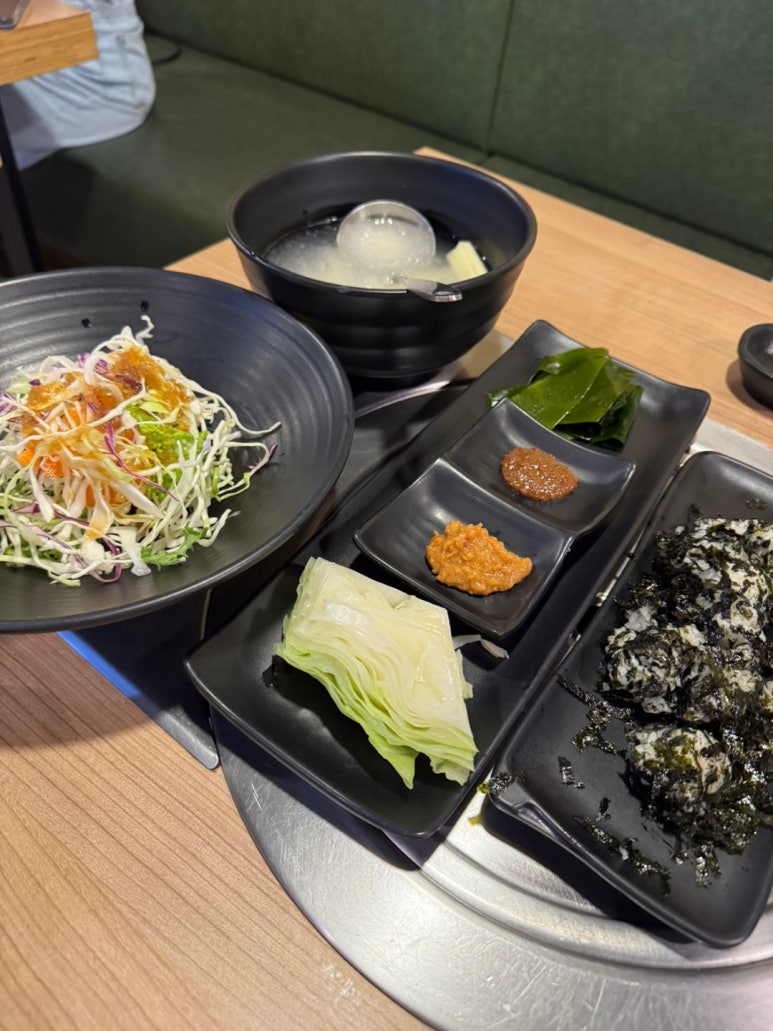 [신사역 맛집] 아구본가첨벙 신사본점 - 블루리본 서베이 스티커 12개 백년가게. 아구찜 중 사이즈와 간장게장 1마리 먹어본 후기. 관련 이미지 8