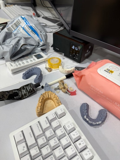 강남 원데이 라미네이트! 주7일 투명교정! 임플란트 바로 심어주는 치과! 신사 레브치과 GRAND OPEN! 인테리어 치과시설 둘러보기~ 관련 이미지 26